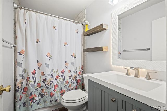 279 Aspen Village Drive, Ballwin, MO 63021