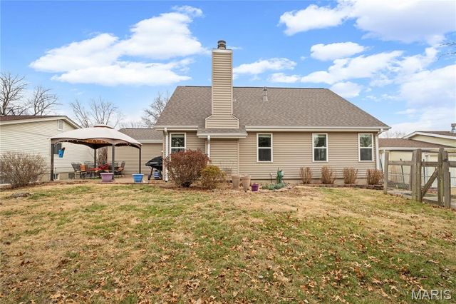 279 Aspen Village Drive, Ballwin, MO 63021