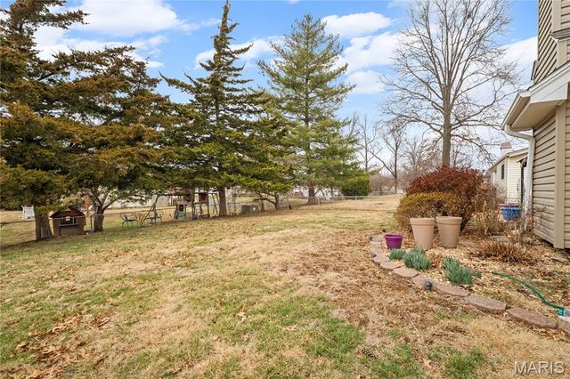 279 Aspen Village Drive, Ballwin, MO 63021