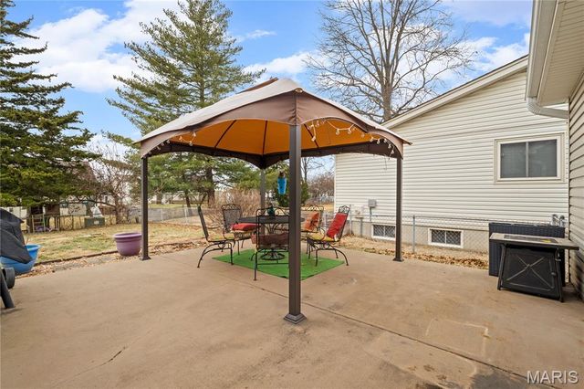 279 Aspen Village Drive, Ballwin, MO 63021