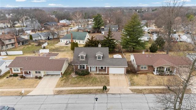 279 Aspen Village Drive, Ballwin, MO 63021