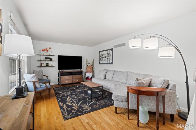 279 Aspen Village Drive, Ballwin, MO 63021