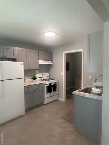 1917 Keppen Boulevard, Lincoln Park, MI 48146