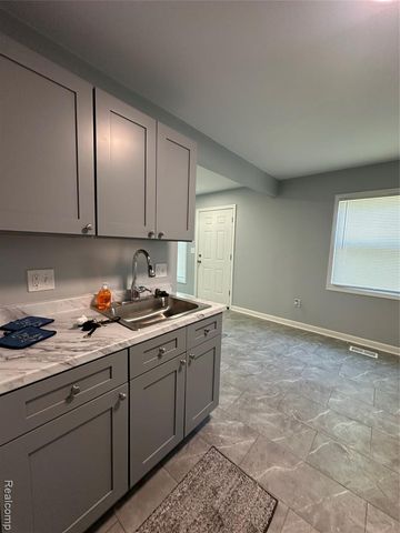 1917 Keppen Boulevard, Lincoln Park, MI 48146