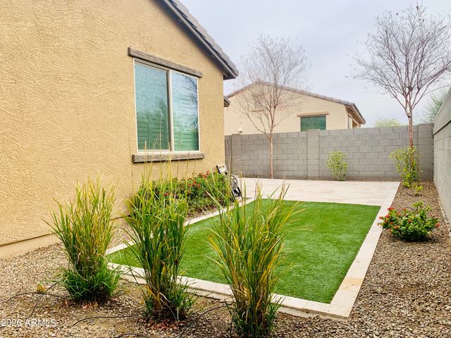 9233 W DREYFUS Drive, Peoria, AZ 85381