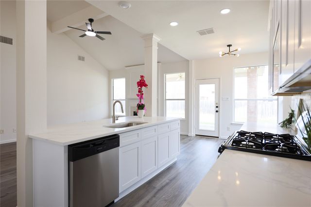 6912 Mesa Drive, Fort Worth, TX 76132