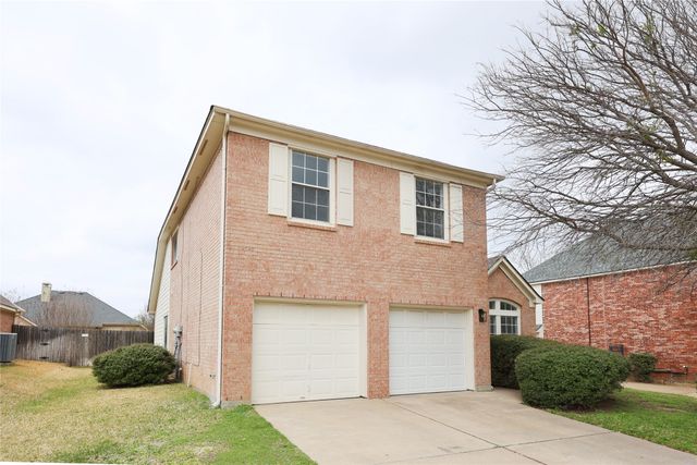 6912 Mesa Drive, Fort Worth, TX 76132