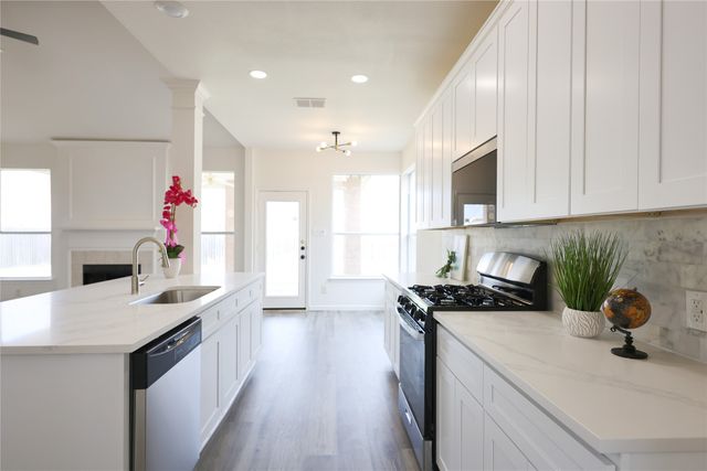 6912 Mesa Drive, Fort Worth, TX 76132