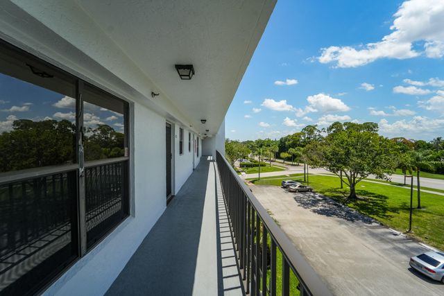 4760 Lucerne Lakes Boulevard W 403, Lake Worth, FL 33467