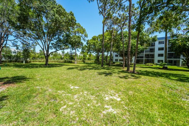 4760 Lucerne Lakes Boulevard W 403, Lake Worth, FL 33467