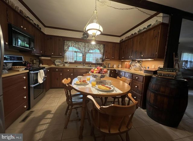 516 N EARL ST, Shippensburg, PA 17257