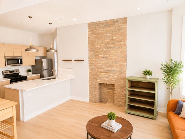 4543 S Saint Lawrence Avenue 1F, Chicago, IL 60653