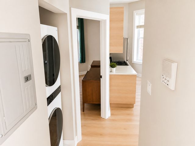 4543 S Saint Lawrence Avenue 1F, Chicago, IL 60653