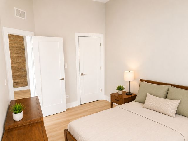 4543 S Saint Lawrence Avenue 1F, Chicago, IL 60653