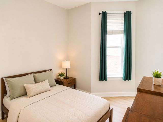 4543 S Saint Lawrence Avenue 1F, Chicago, IL 60653