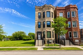 4543 S Saint Lawrence Avenue 1F, Chicago, IL 60653