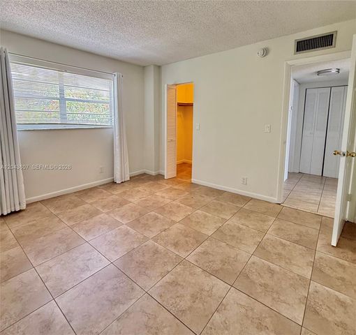 30 SE 4th Avenue 206, Hallandale Beach, FL 33009