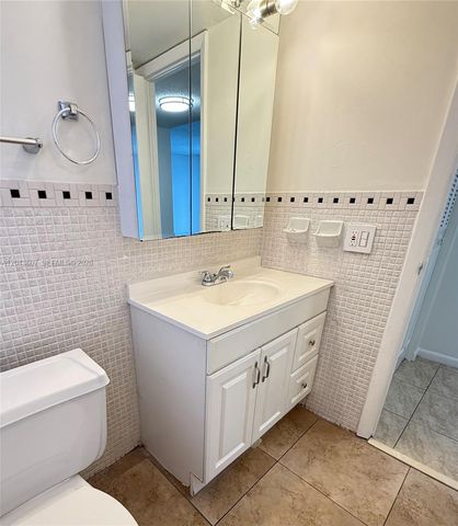 30 SE 4th Avenue 206, Hallandale Beach, FL 33009
