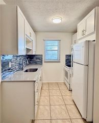 30 SE 4th Avenue 206, Hallandale Beach, FL 33009