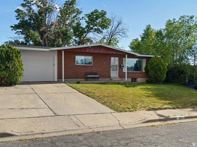 107 W 2200 N, Sunset, UT 84015