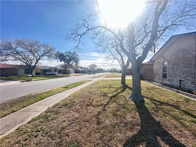 1713 Mermaid Dr, Corpus Christi, TX 78412
