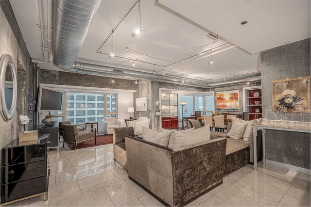 800 N Michigan Avenue 2303, Chicago, IL 60611