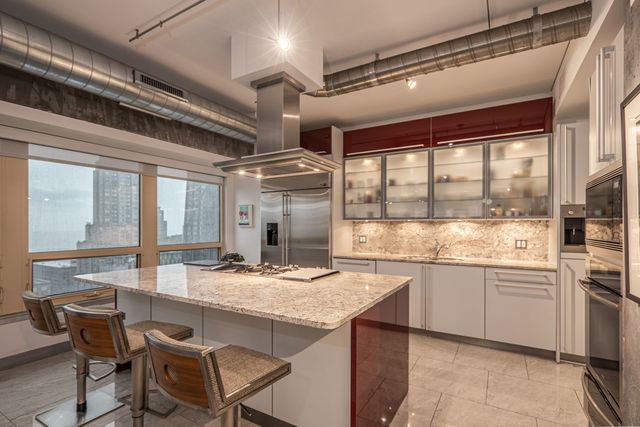 800 N Michigan Avenue 2303, Chicago, IL 60611