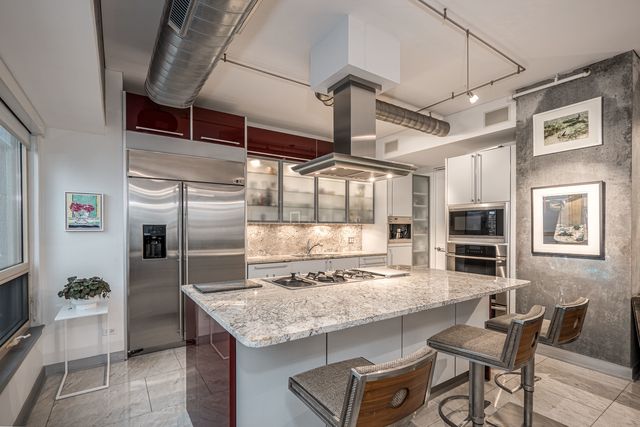 800 N Michigan Avenue 2303, Chicago, IL 60611