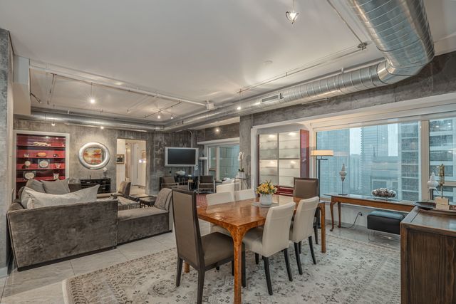 800 N Michigan Avenue 2303, Chicago, IL 60611