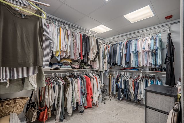 800 N Michigan Avenue 2303, Chicago, IL 60611