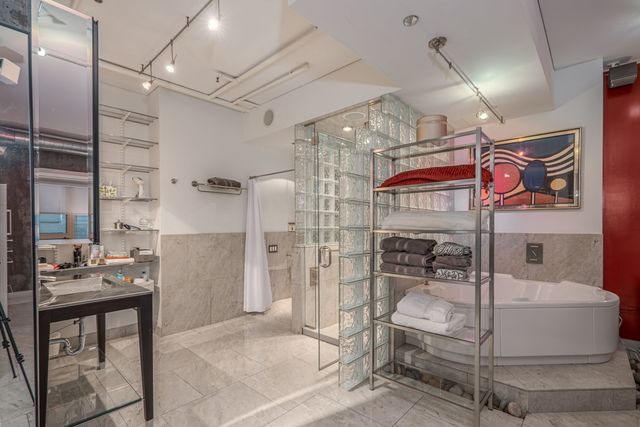 800 N Michigan Avenue 2303, Chicago, IL 60611