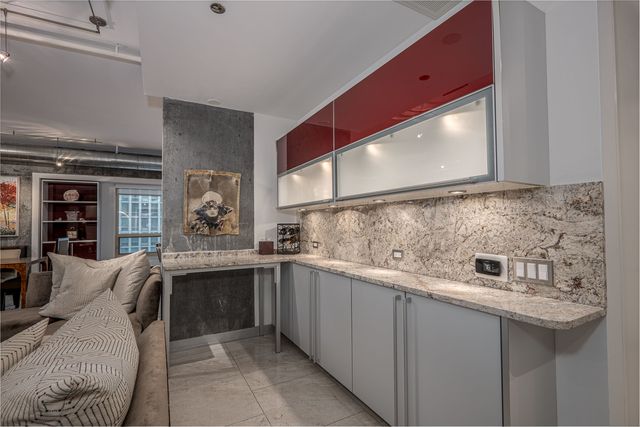 800 N Michigan Avenue 2303, Chicago, IL 60611