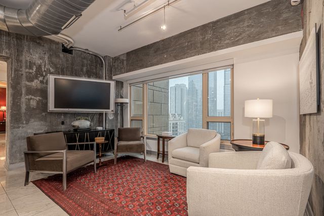 800 N Michigan Avenue 2303, Chicago, IL 60611