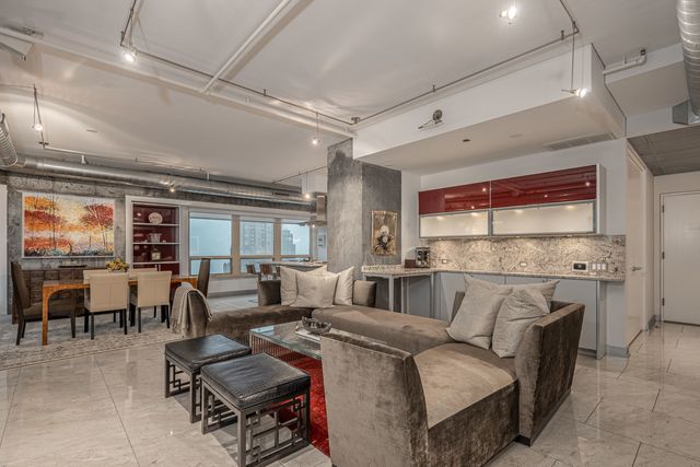 800 N Michigan Avenue 2303, Chicago, IL 60611