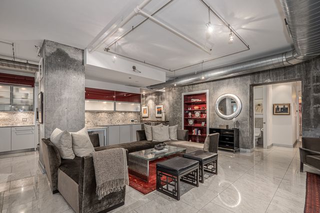 800 N Michigan Avenue 2303, Chicago, IL 60611