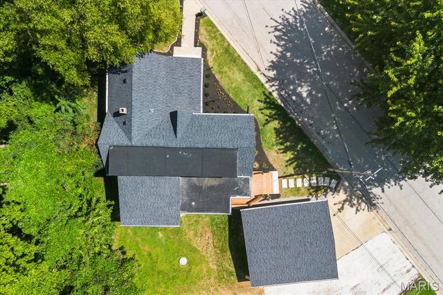 9785 Ridge Heights Road, Fairview Heights, IL 62208