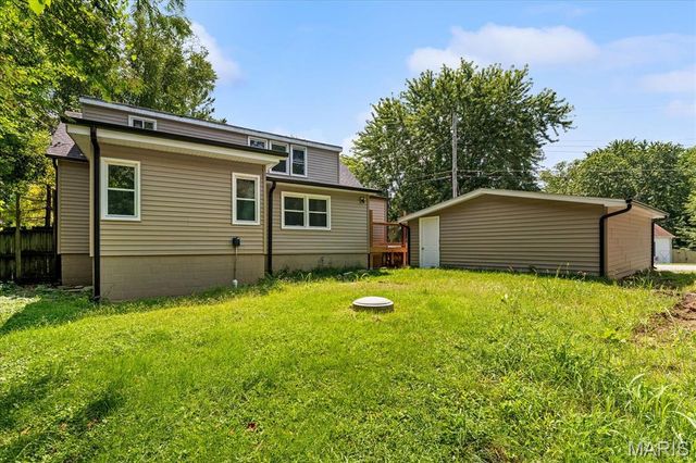 9785 Ridge Heights Road, Fairview Heights, IL 62208