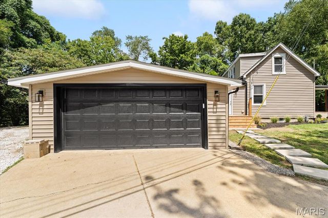 9785 Ridge Heights Road, Fairview Heights, IL 62208