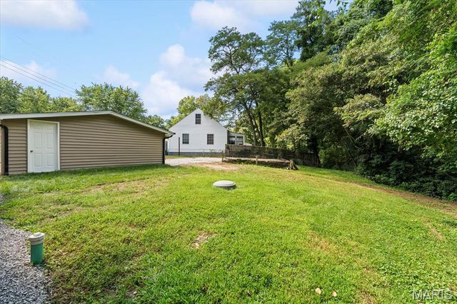 9785 Ridge Heights Road, Fairview Heights, IL 62208