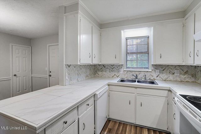 1207 Cherry Stone Circle, Clinton, MS 39056