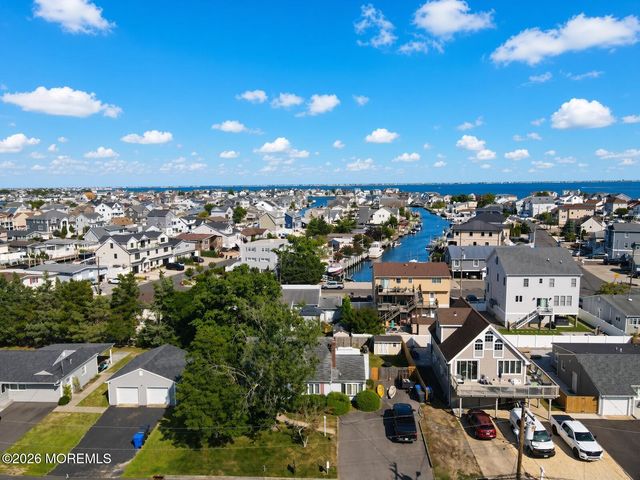 65 Longman Street, Toms River, NJ 08753