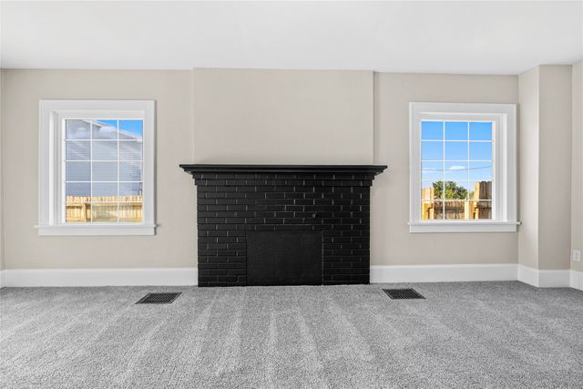909 30th Street, Des Moines, IA 50312
