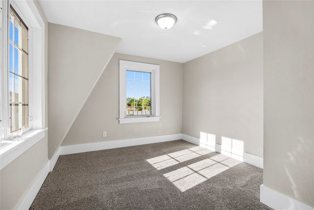 909 30th Street, Des Moines, IA 50312