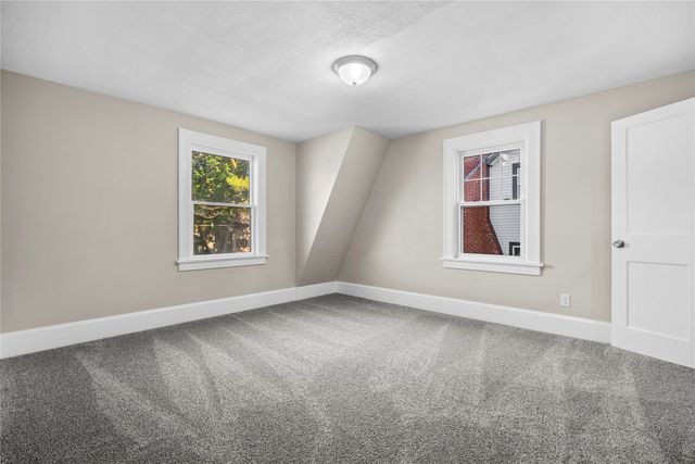 909 30th Street, Des Moines, IA 50312
