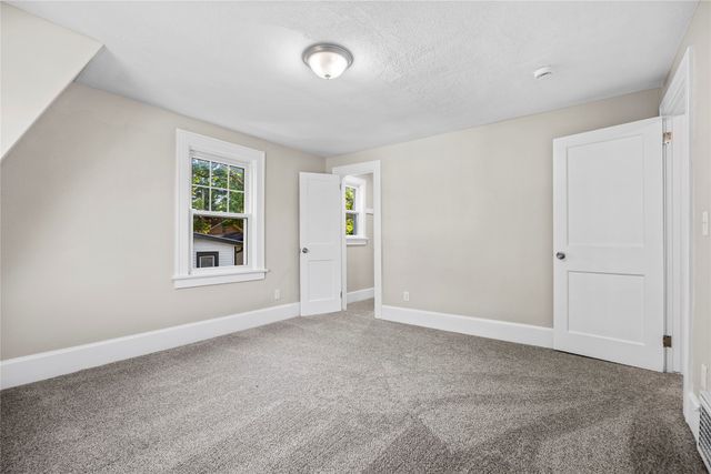 909 30th Street, Des Moines, IA 50312