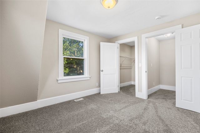 909 30th Street, Des Moines, IA 50312