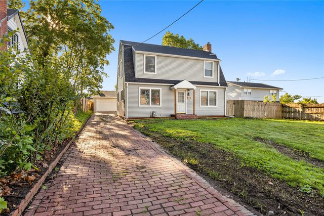 909 30th Street, Des Moines, IA 50312