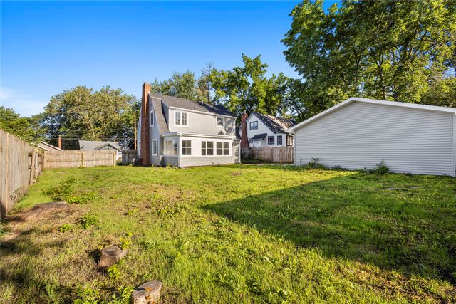 909 30th Street, Des Moines, IA 50312
