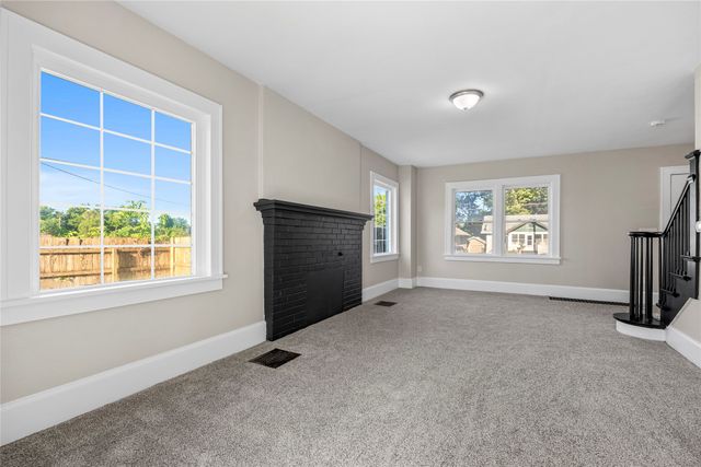 909 30th Street, Des Moines, IA 50312
