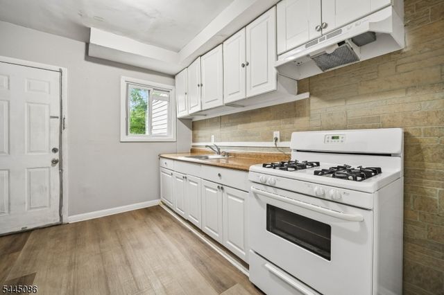 222 Astor St, Newark City, NJ 07114